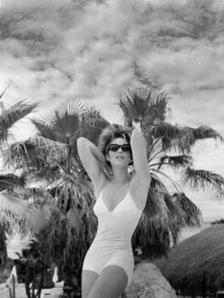 Cindy Crawford (St. Barth), 1990