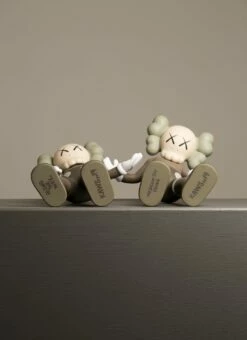 Along The Way - Brown -DEODATO Saldi kaws along the way brown vinyl sculpture 2019 27x23x10cm 300dpi mg 0281