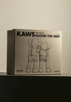 Along The Way - Brown -DEODATO Saldi kaws along the way brown vinyl sculpture 2019 27x23x10cm 300dpi mg 0295