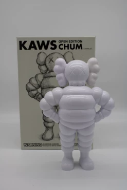 Chum (White) 5 Chum (White) -DEODATO Saldi kaws chum white 2022 vinyl sculpture 30x10x10cm confezione completa