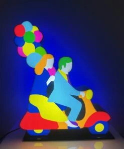 Coppia In Vespa Con Palloncini